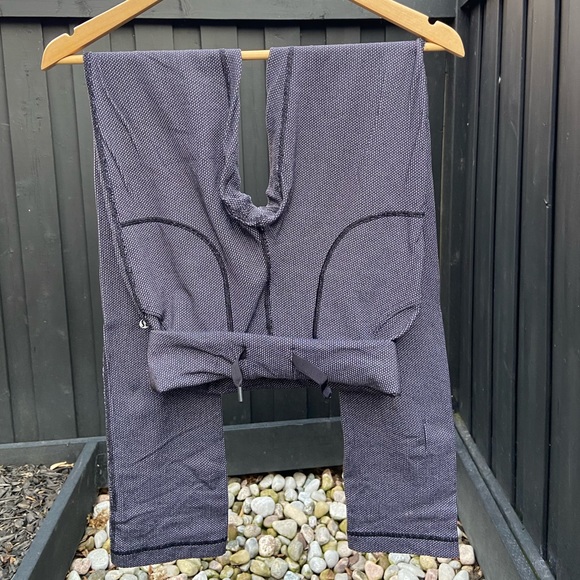 Lululemon leggings - straight leg - Picture 2 of 8